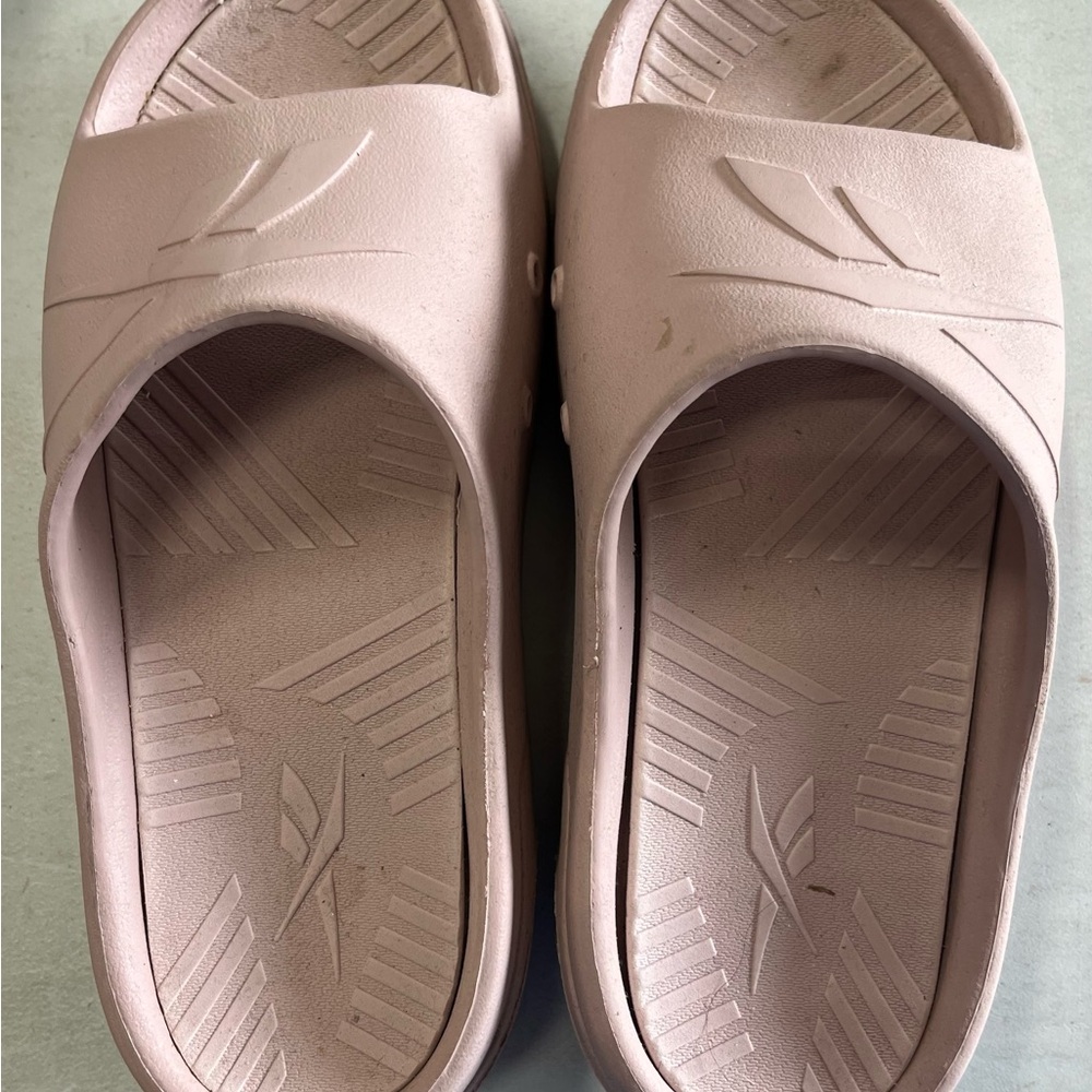 Women’s Reebok slides pink